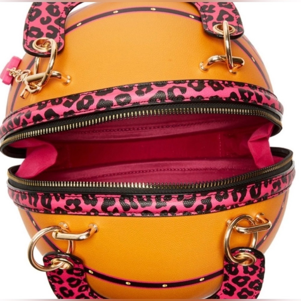 NWT BETSEY JOHNSON Kitsch leopard
basketball Betsey-Ball Top Handler/crossbody - Picture 2 of 6
